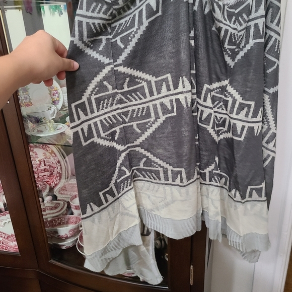 NWOT Tribal Print Shark Bite Vest Size Xsmall - Picture 5 of 8